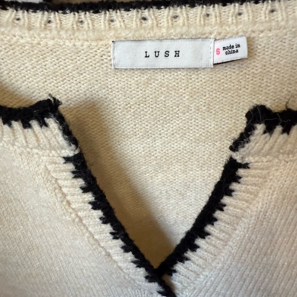 Super cute Lush Cream V-Neck Sweater with Black Trim. Size S - Picture 4 of 7